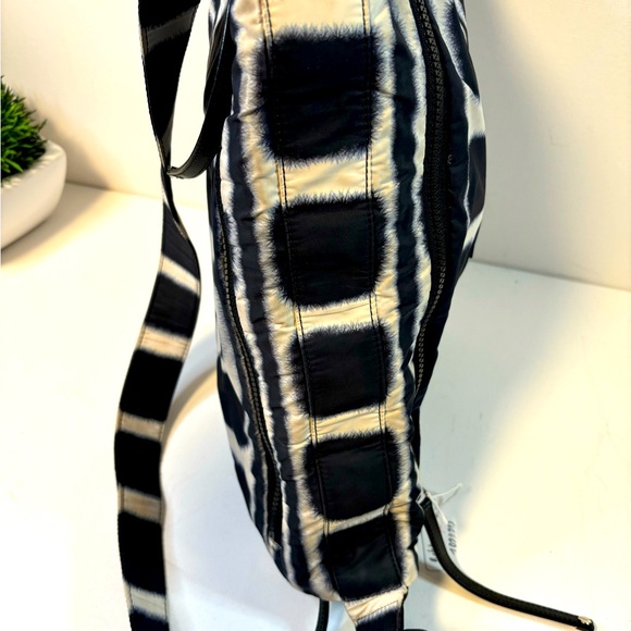 Chanel Messenger Bag - Picture 14 of 16